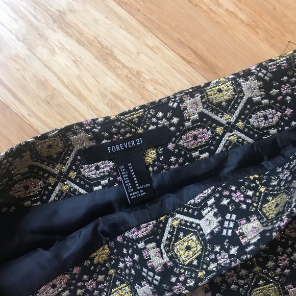 Forever 21 embroidered shorts - Picture 3 of 4